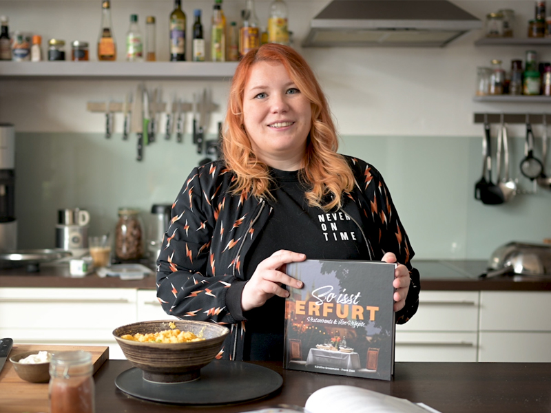 Karoline Großmann mit ihrem Buch: 